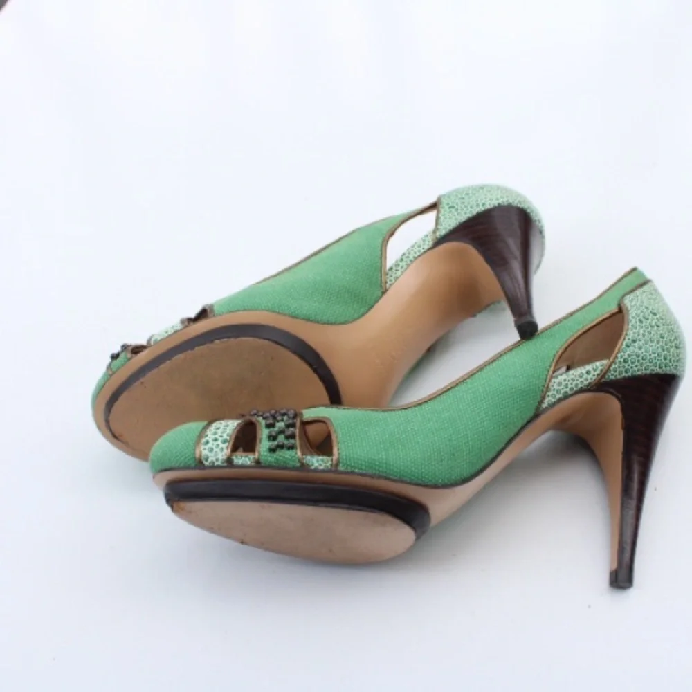 C. Label green with envy pumps